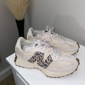 New Balance 327 animal sneakers in off white and leopard! Size: US 8 (26cm).